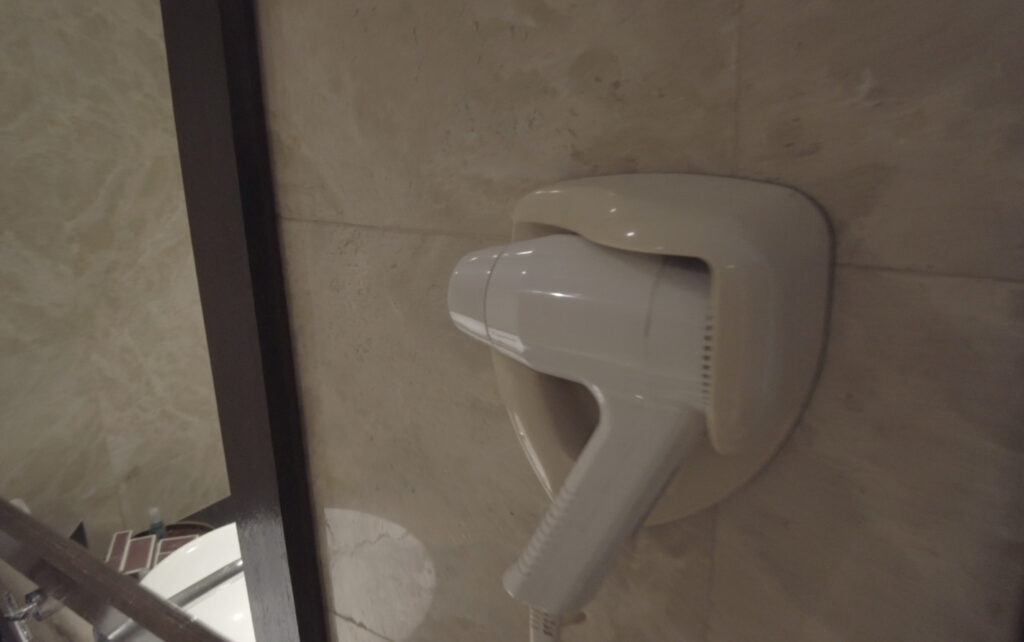 リッツカールトン クアラルンプールのプールトイレのドライヤー