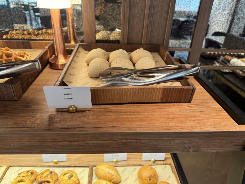 ル・メリディアンソウル明洞レストラン朝食のパン