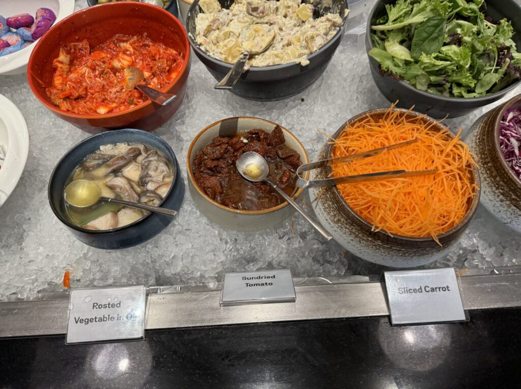 アロフト・シンガポール・ノベナ 朝食　サラダ