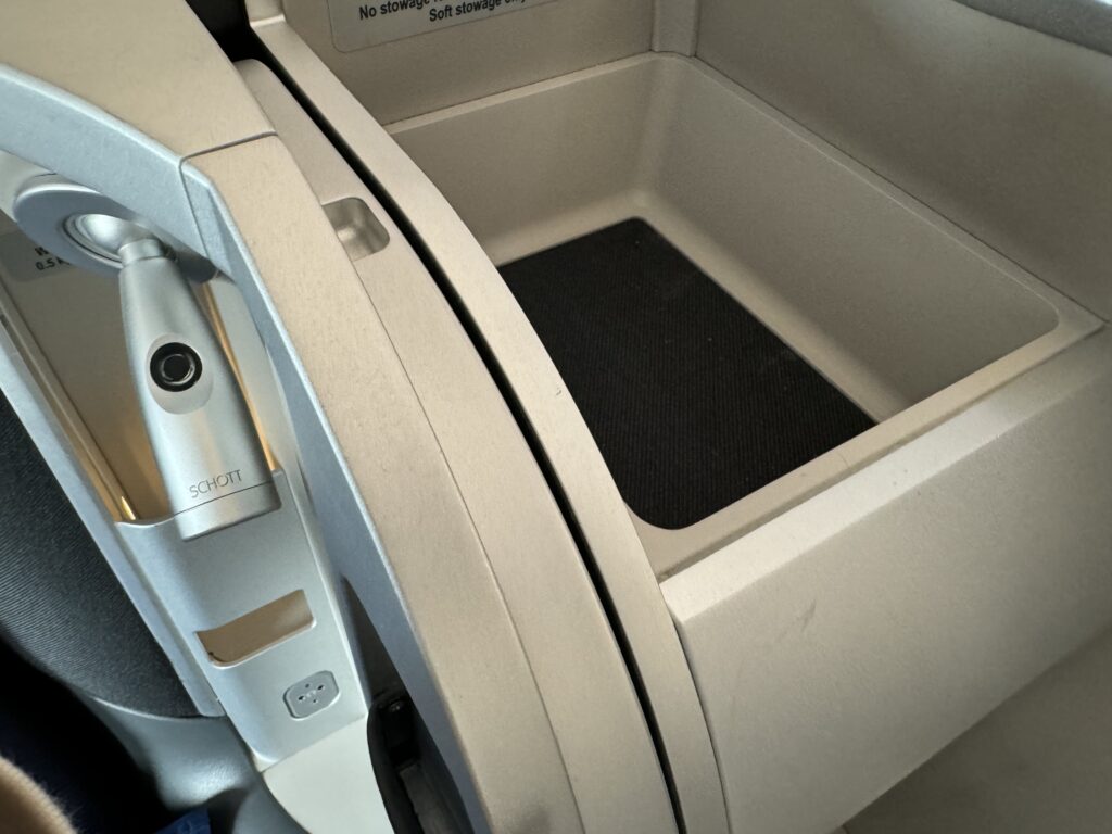マレーシア航空ビジネスクラス　座席