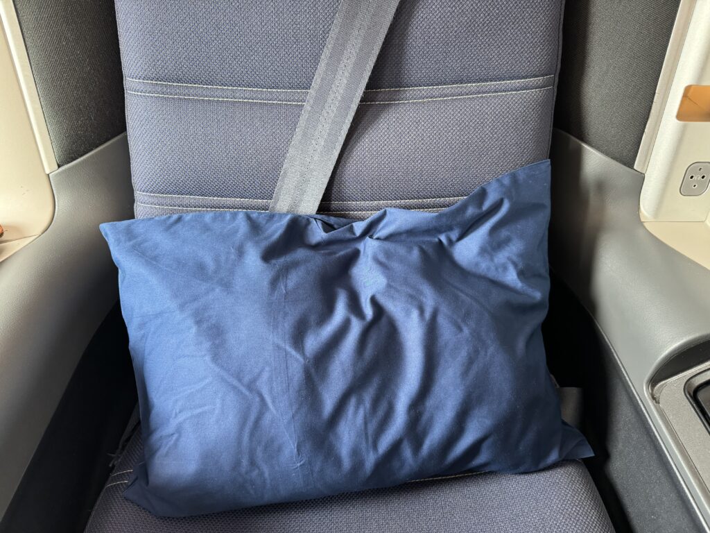マレーシア航空ビジネスクラス　枕