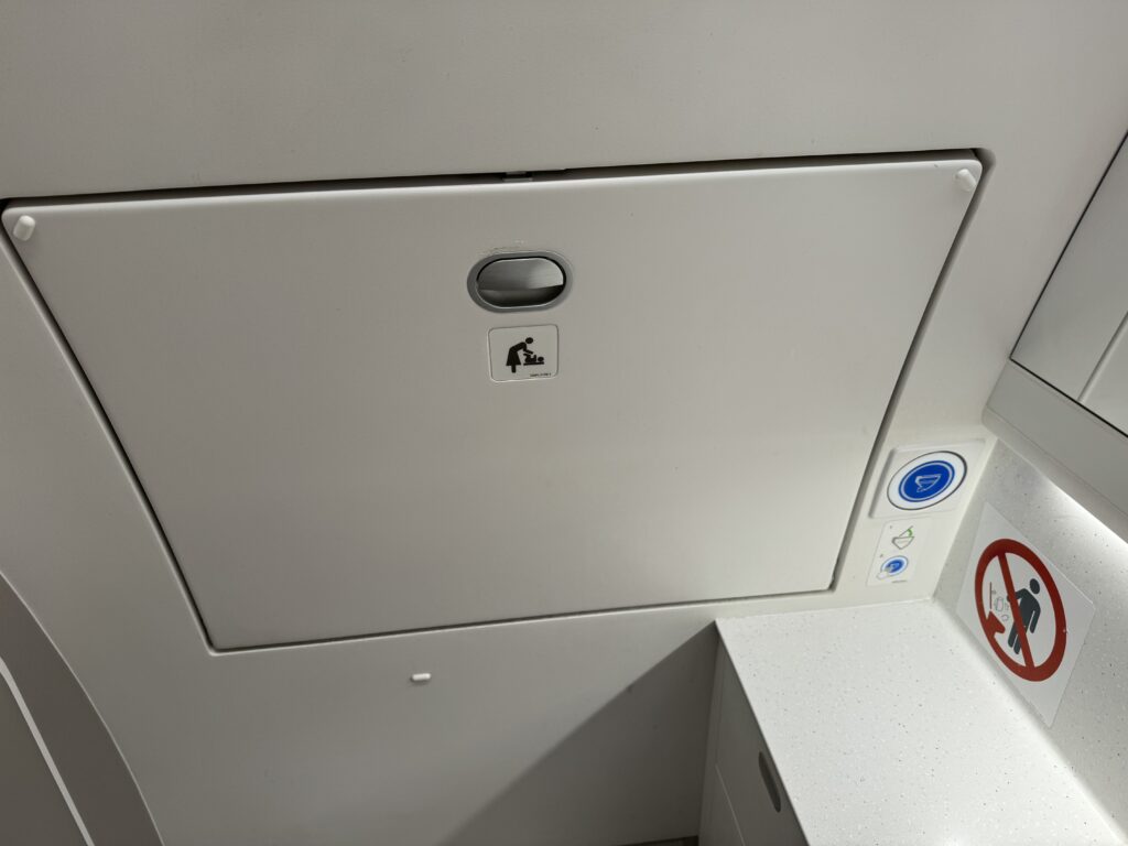マレーシア航空ビジネスクラス　トイレ