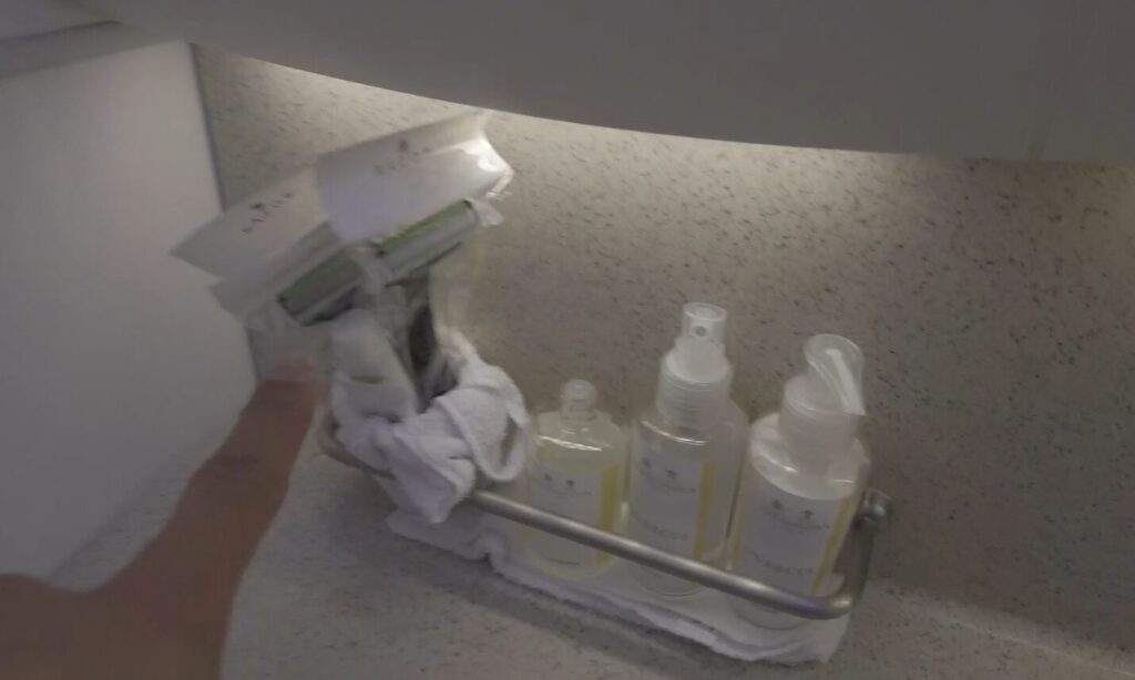 シンガポール航空ビジネスクラス　トイレ