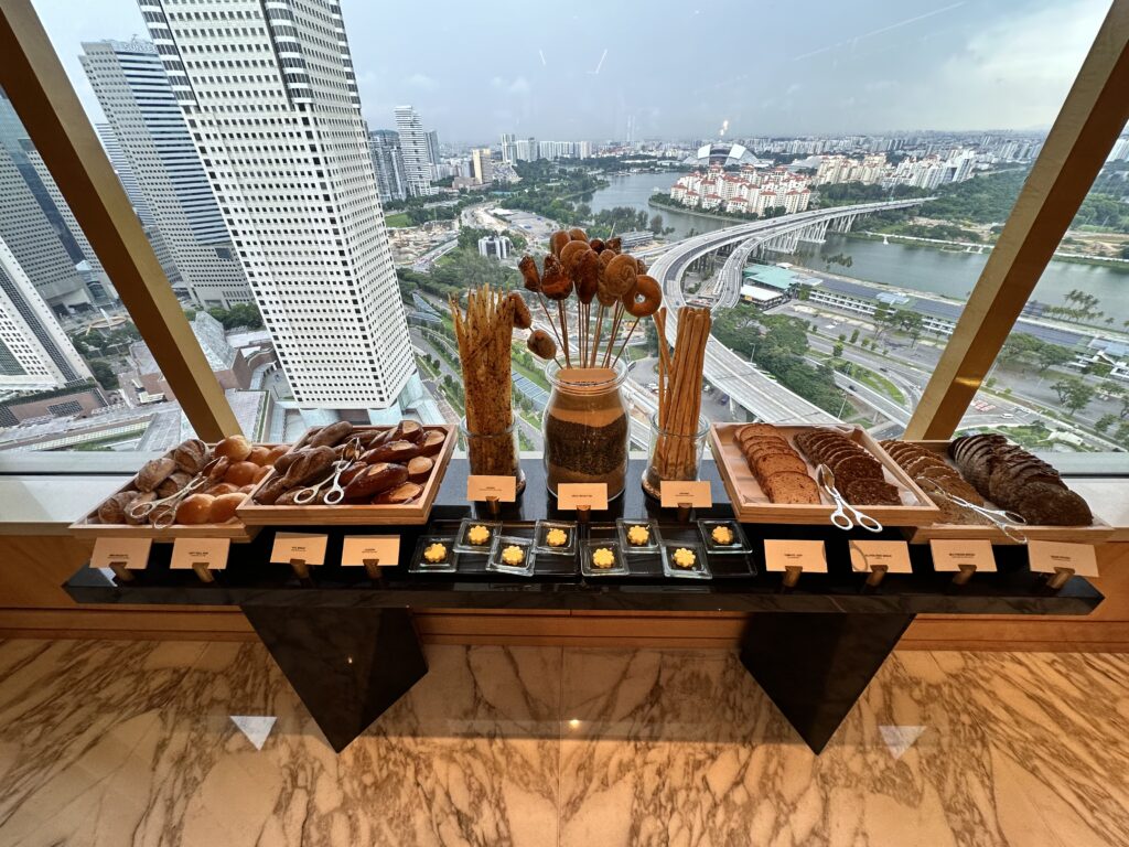 ザ・リッツ・カールトン・ミレニア シンガポール　クラブラウンジ　
軽食　フード