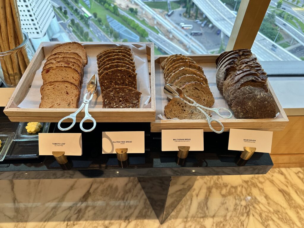 ザ・リッツ・カールトン・ミレニア シンガポール　クラブラウンジ　
軽食　フード