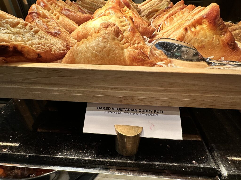 ザ・リッツ・カールトン・ミレニア シンガポール　クラブラウンジ　
軽食　フード