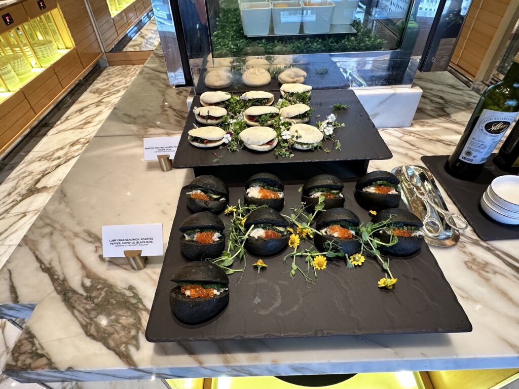 ザ・リッツ・カールトン・ミレニア シンガポール　クラブラウンジ　
軽食　フード