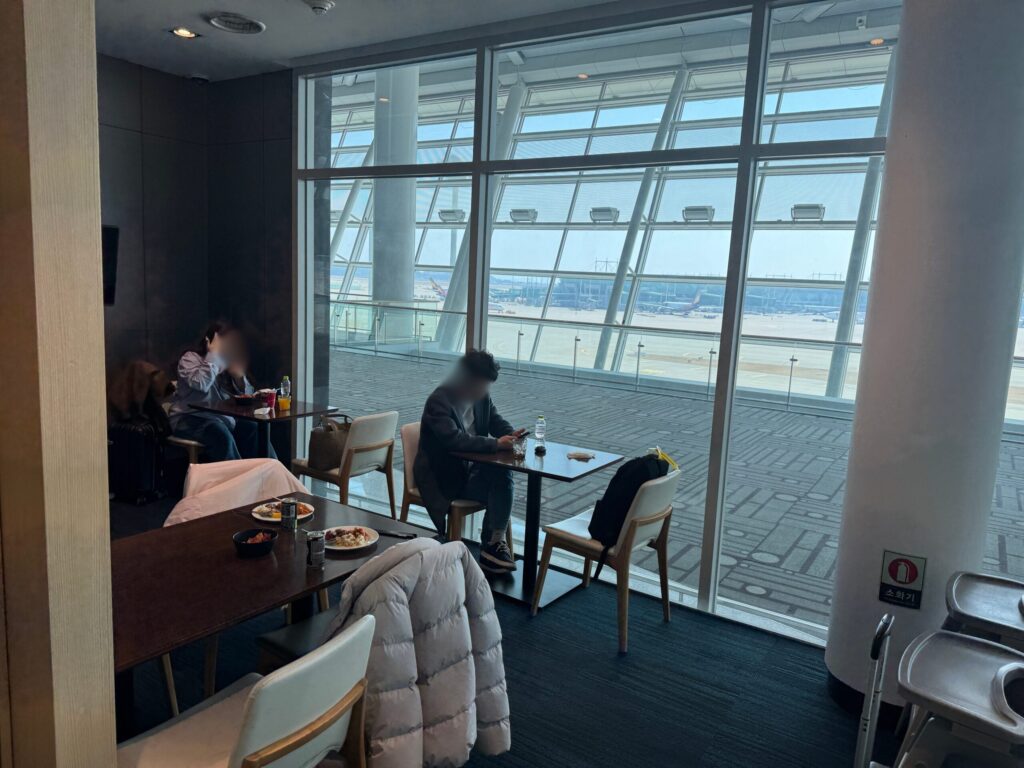 仁川国際空港　第1ターミナル スカイハブラウンジ　内観