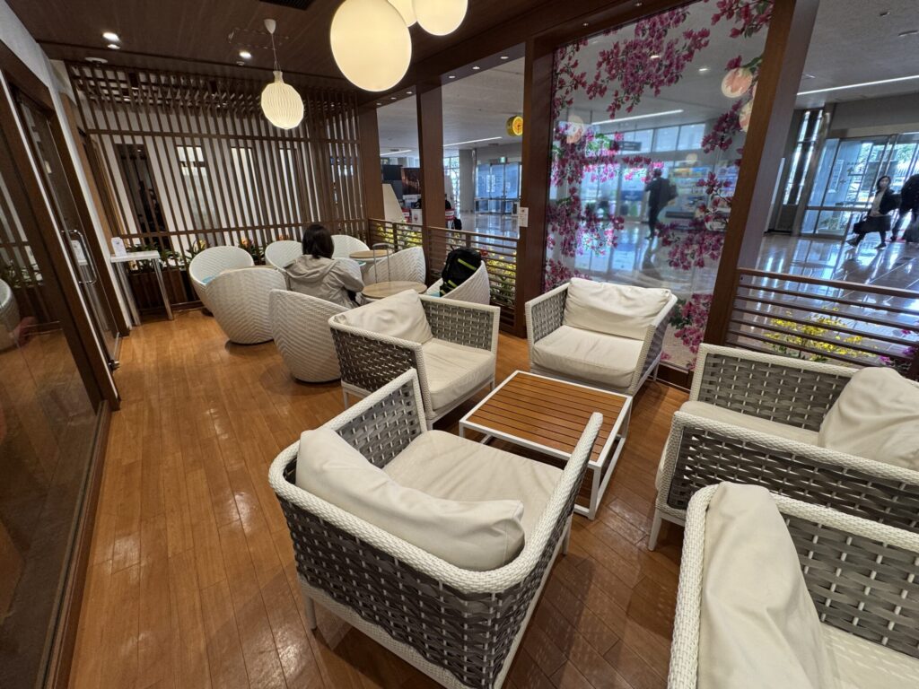 宮崎空港「ブーゲンラウンジひなた」内観