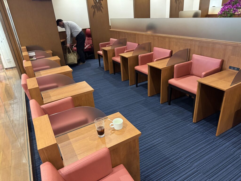宮崎空港「ブーゲンラウンジひなた」内観