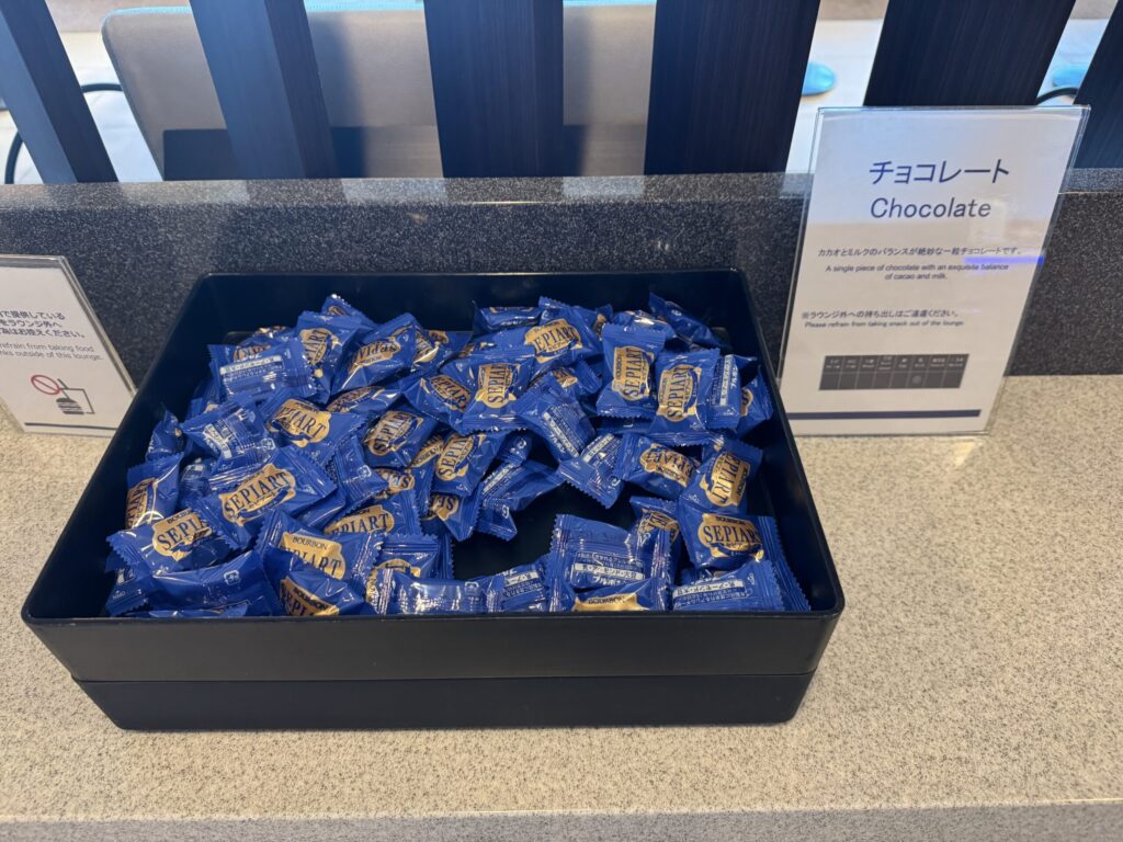 羽田空港・国内線のANAスイートラウンジ　フード