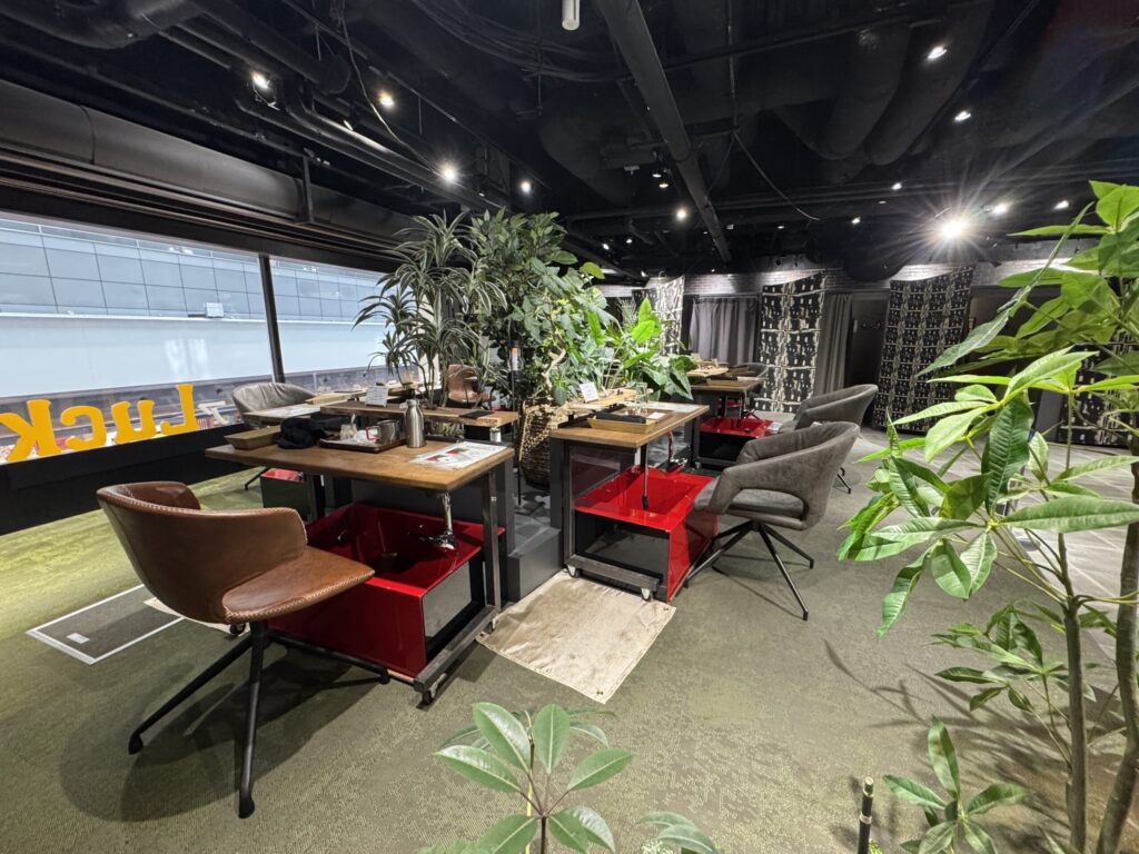 羽田第1タミ「足湯カフェ＆ボディケア LUCK」店内の様子