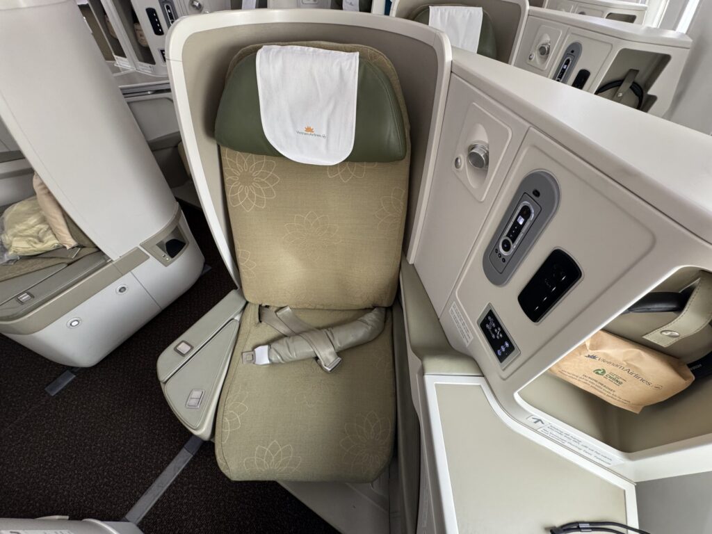 ベトナム航空ビジネスクラス搭乗記【成田⇄ホーチミン】 座席