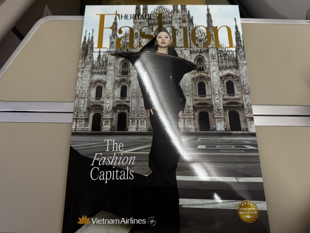 ベトナム航空ビジネスクラス搭乗記【成田⇄ホーチミン】 座席雑誌・安全のしおりなど