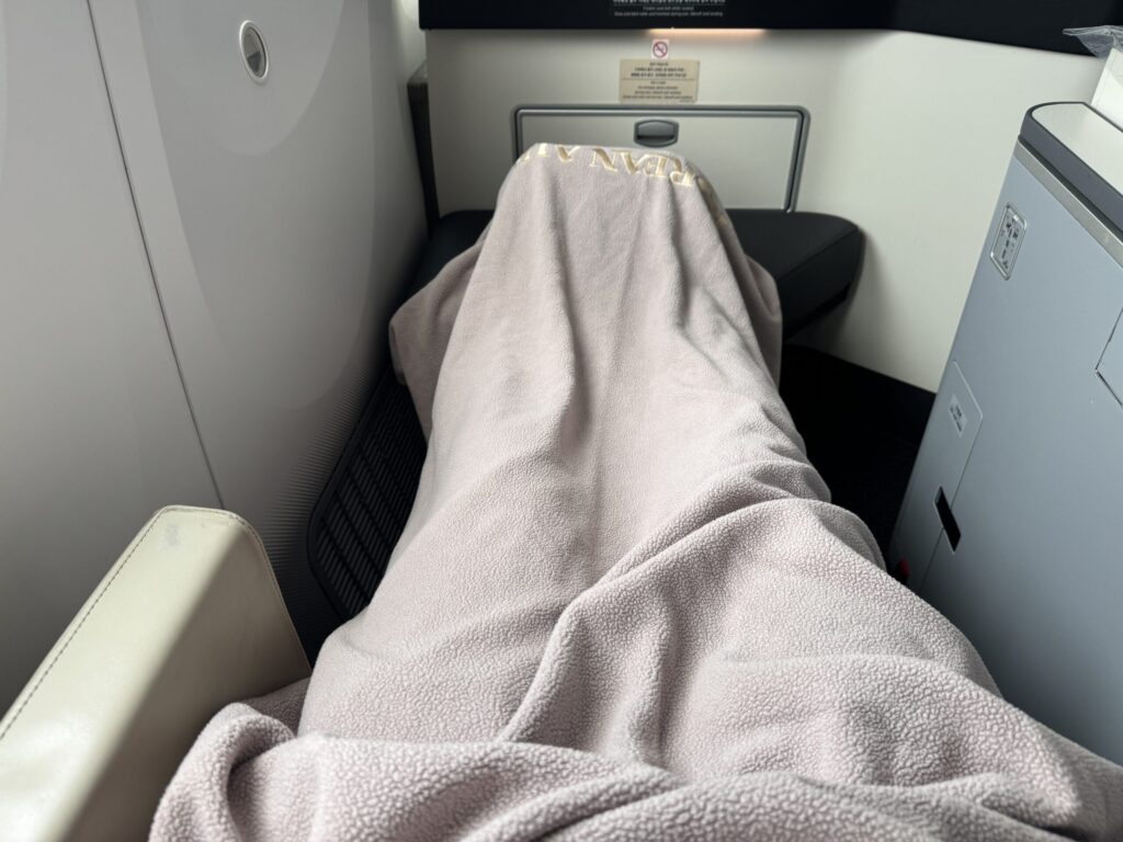 大韓航空ビジネスクラス搭乗記【セントレア→仁川】 座席ブランケット