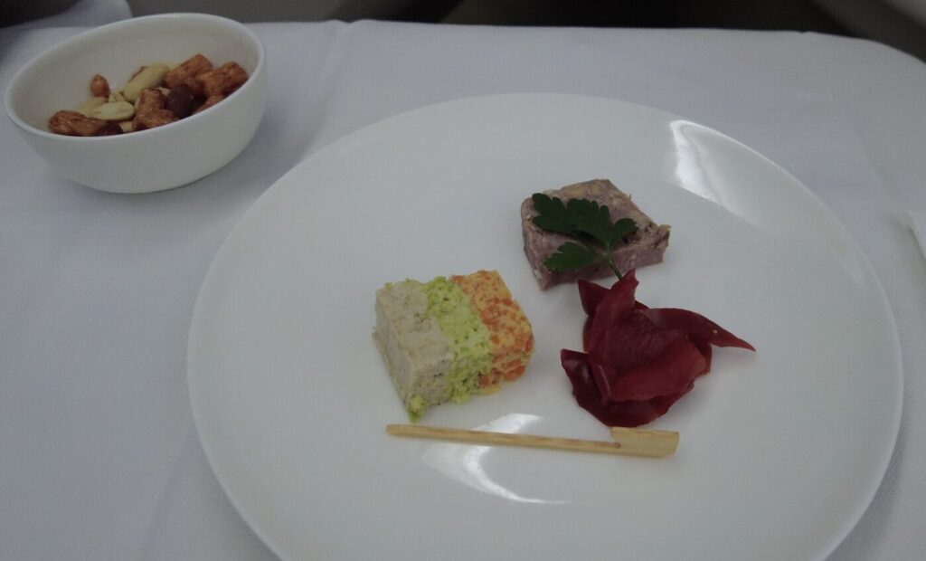 ベトナム航空ビジネスクラス搭乗記【成田⇄ホーチミン】 機内食