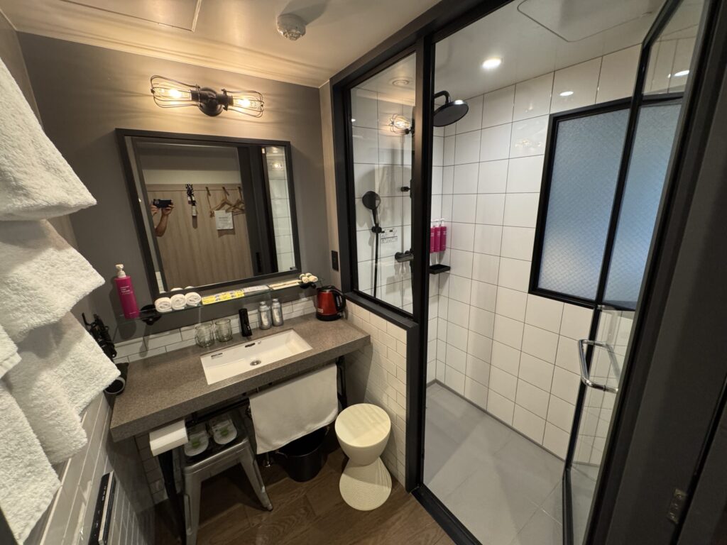 モクシー梅田客室バス・トイレ