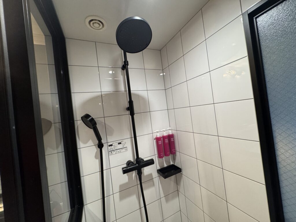 モクシー梅田客室バス・トイレ