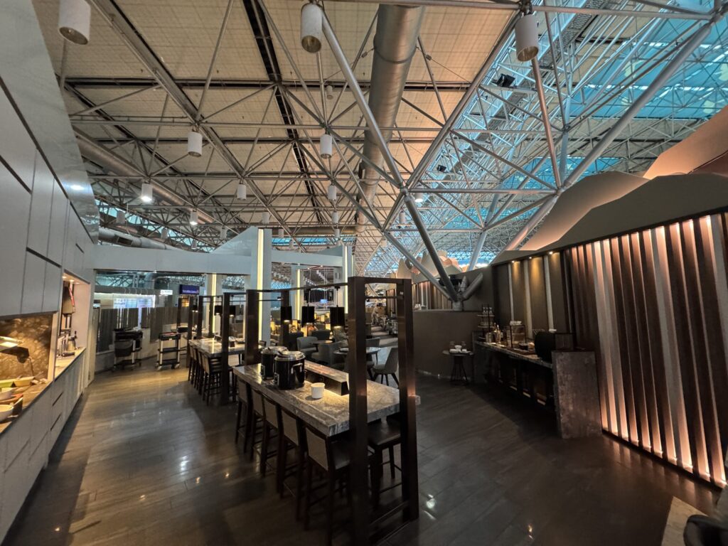 桃園国際空港 第2ターミナル「プラザプレミアムラウンジ (Zone A1)」内観