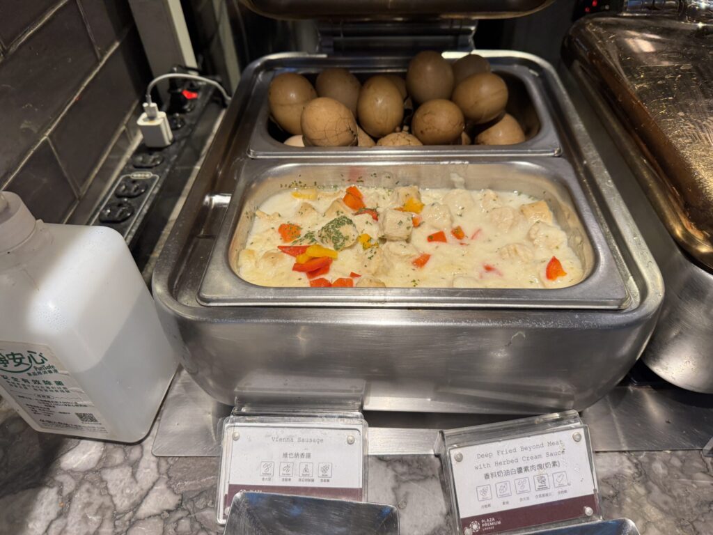 桃園国際空港 第2ターミナル「プラザプレミアムラウンジ (Zone A1)」 食事