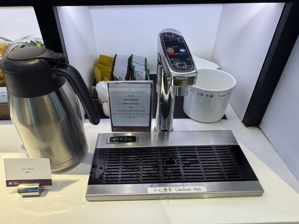 桃園国際空港 第2ターミナル「プラザプレミアムラウンジ (Zone A1)」 食事