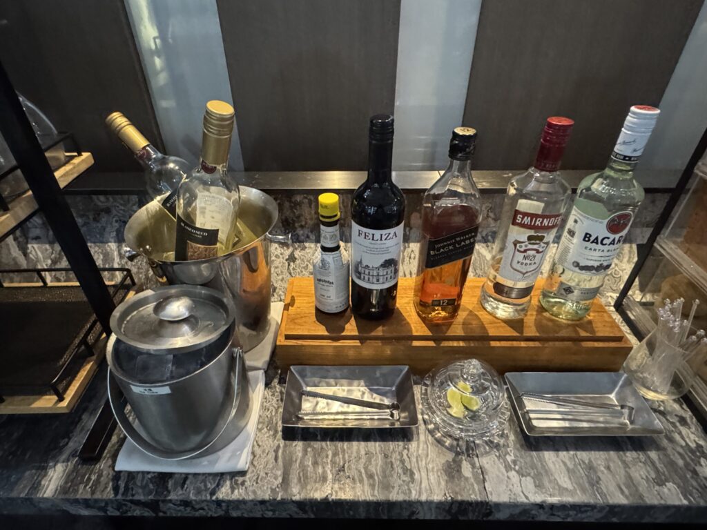 桃園国際空港 第2ターミナル「プラザプレミアムラウンジ (Zone A1)」 食事