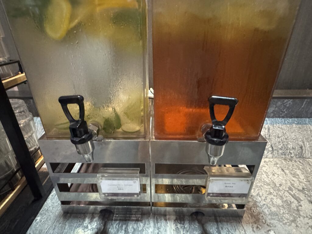 桃園国際空港 第2ターミナル「プラザプレミアムラウンジ (Zone A1)」 食事