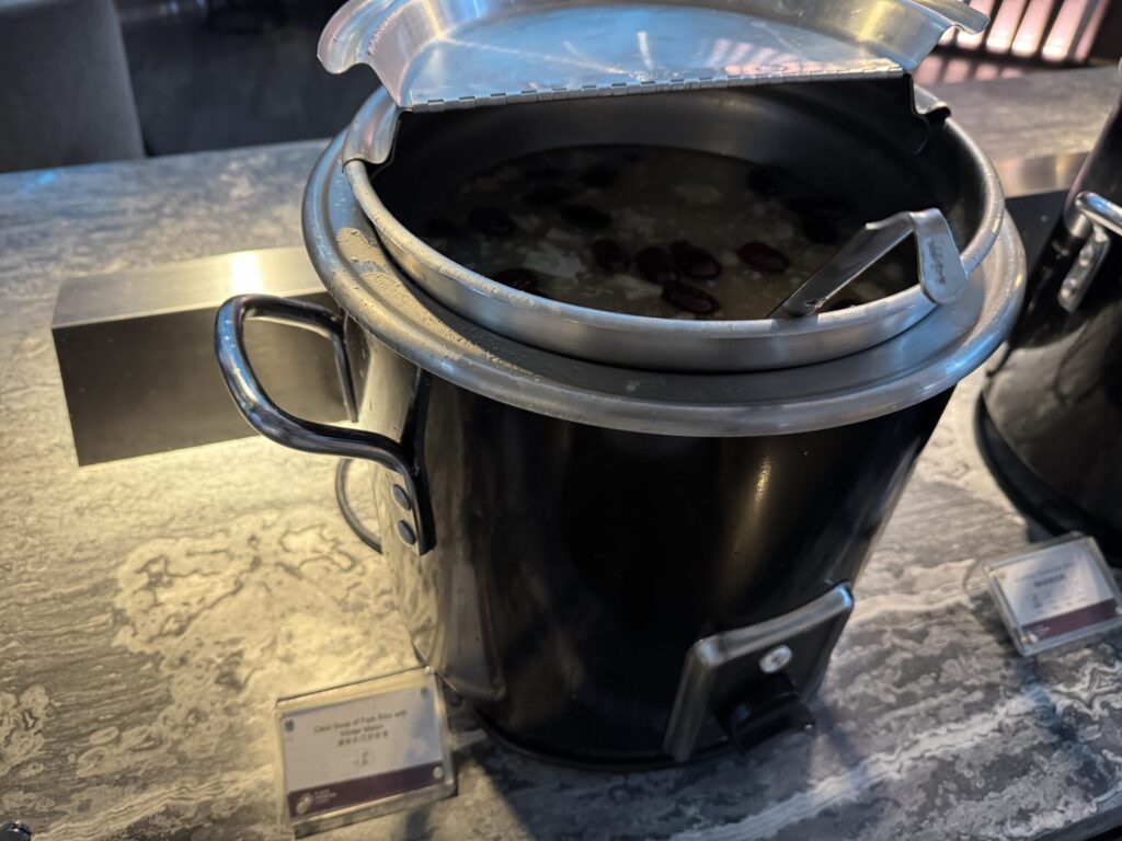 桃園国際空港 第2ターミナル「プラザプレミアムラウンジ (Zone A1)」 食事