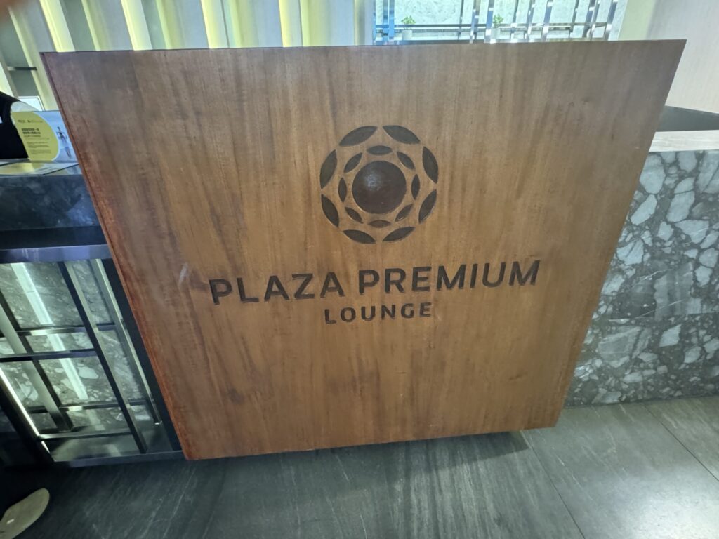桃園国際空港 第2ターミナル　プラザプレミアムラウンジ (Zone A)　看板