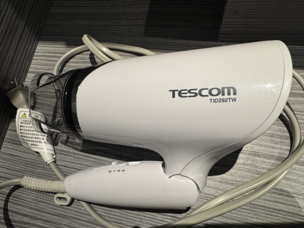 桃園国際空港 第2ターミナル　プラザプレミアムラウンジ (Zone A)　シャワールーム　ドライヤー