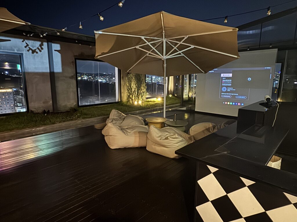 モクシーソウル仁寺洞フロント&バー