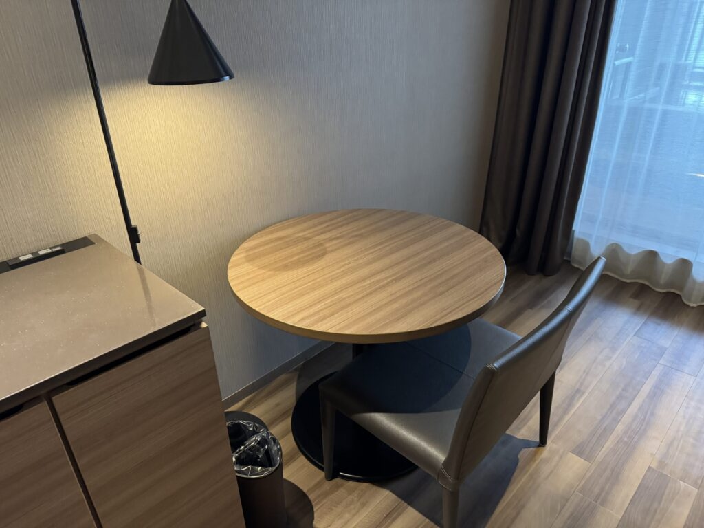 伊豆マリオットホテル修善寺 部屋 机