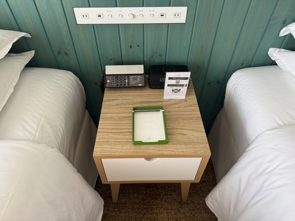 シェラトングランデトーキョーベイ 部屋 ベッド周り