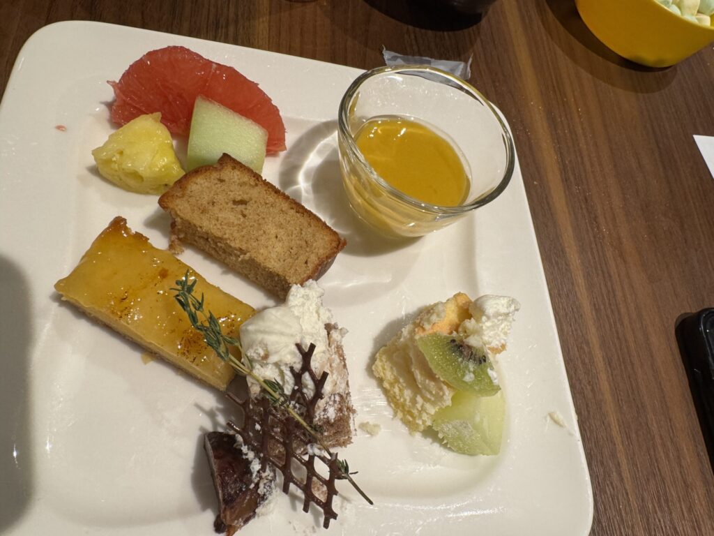 シェラトングランデトーキョーベイ クラブラウンジ 食事