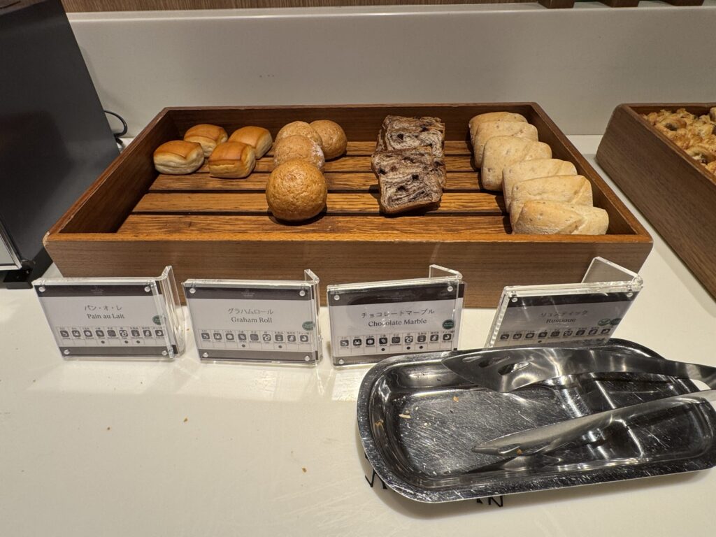 シェラトングランデトーキョーベイ 朝食ビュッフェ パン