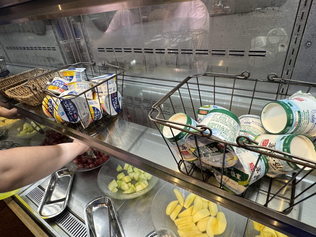 シェラトングランデトーキョーベイ 朝食ビュッフェ ヨーグルト