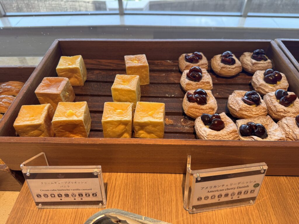 シェラトングランデトーキョーベイ クラブラウンジ 朝 パン