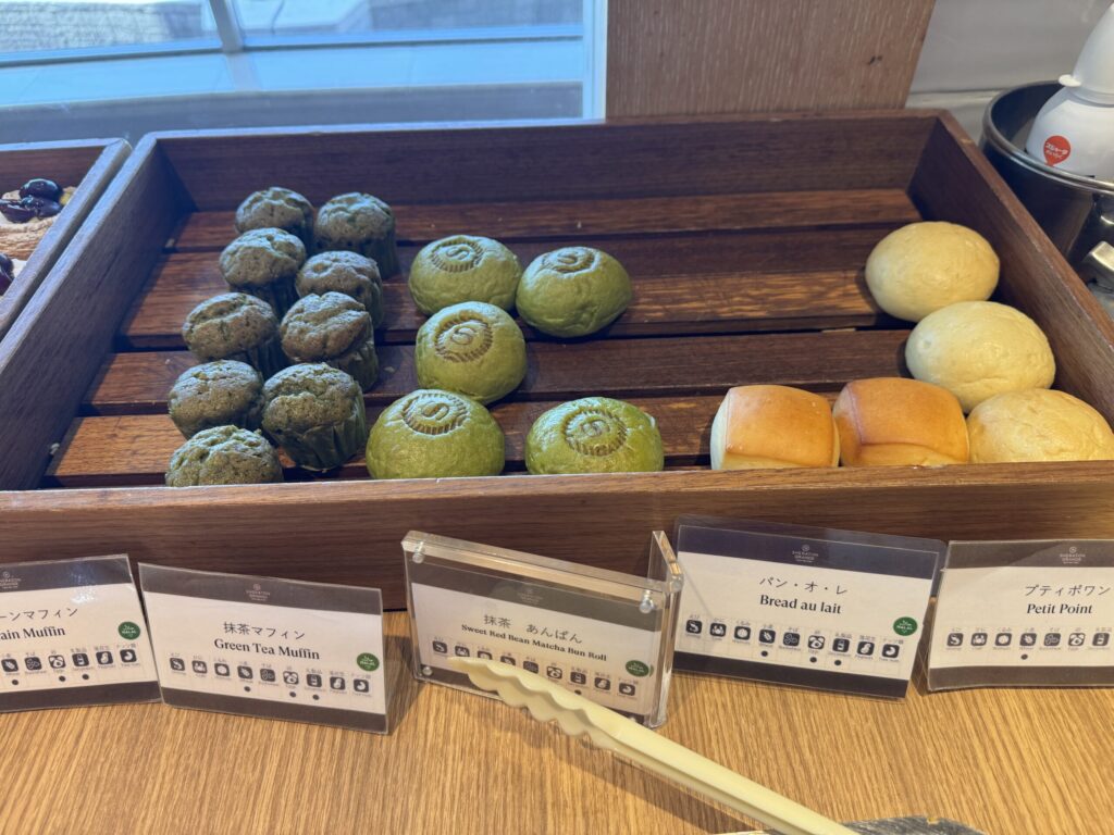 シェラトングランデトーキョーベイ クラブラウンジ 朝 パン