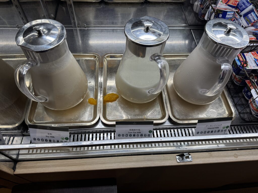 シェラトングランデトーキョーベイ クラブラウンジ 朝 飲み物