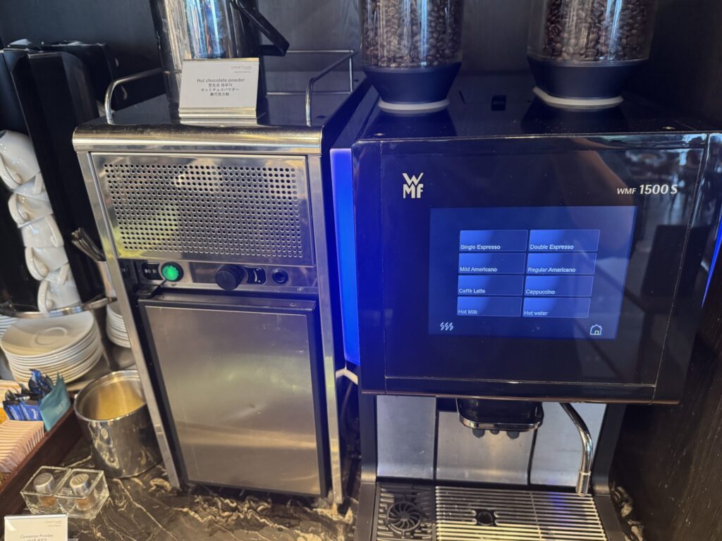 コートヤード・バイ・マリオット ソウル南大門 朝食ビュッフェ コーヒーマシーン