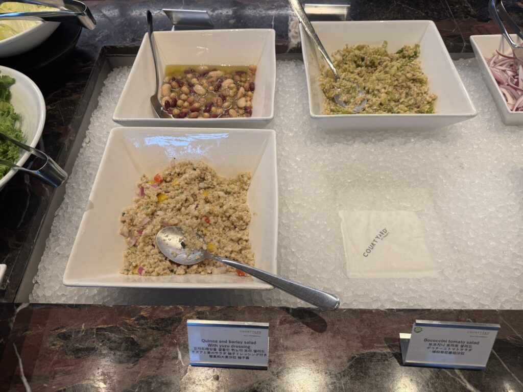 コートヤード・バイ・マリオット ソウル南大門 朝食ビュッフェ サラダ