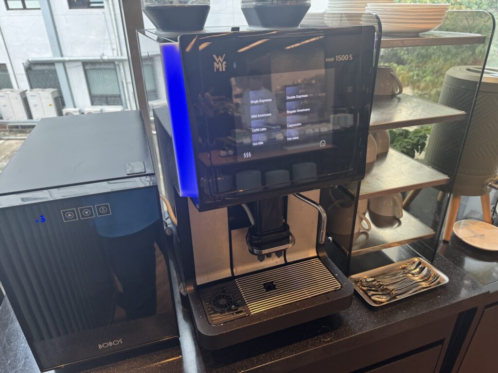 コートヤード・バイ・マリオット ソウル南大門 朝食ビュッフェ コーヒーマシーン