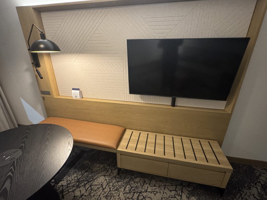 シェラトンスイーツシカゴオヘア 客室 テレビ