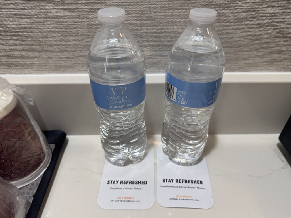 シェラトンスイーツシカゴオヘア 客室 水