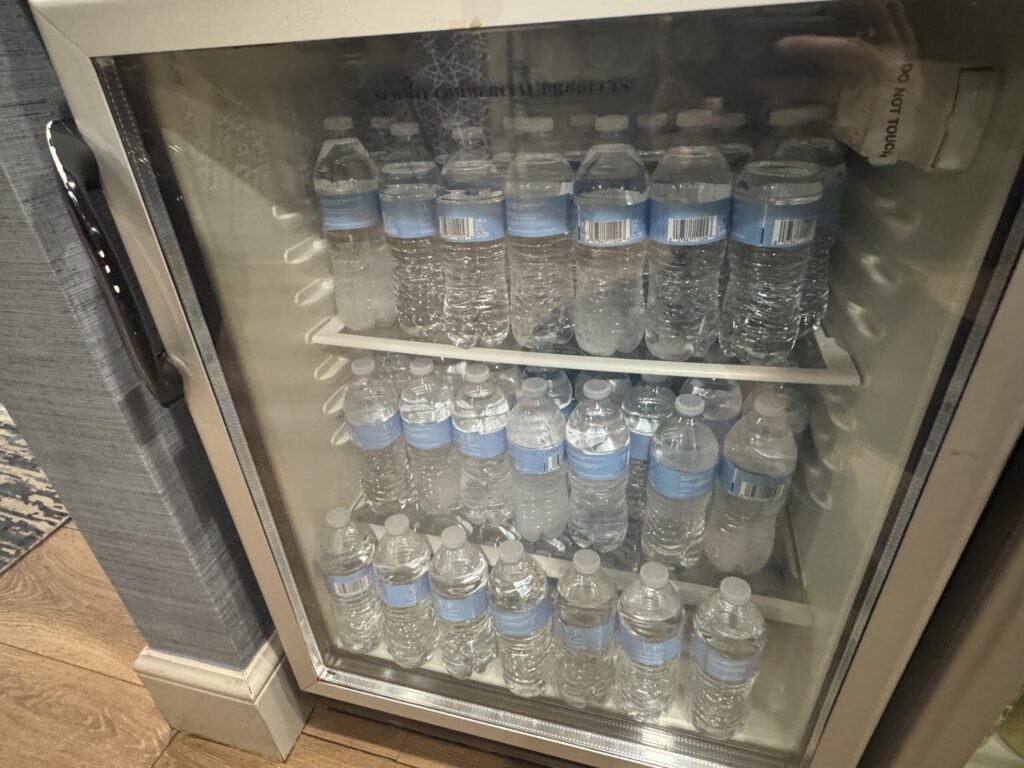 シェラトンスイーツシカゴオヘア クラブラウンジ 水