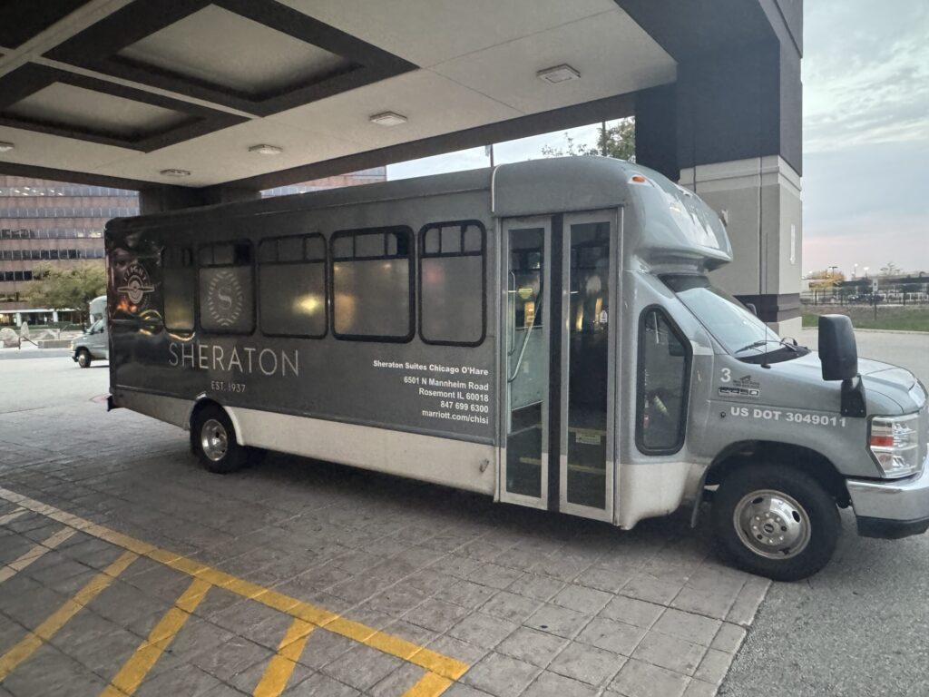 シェラトンスイーツシカゴオヘア シャトルバス