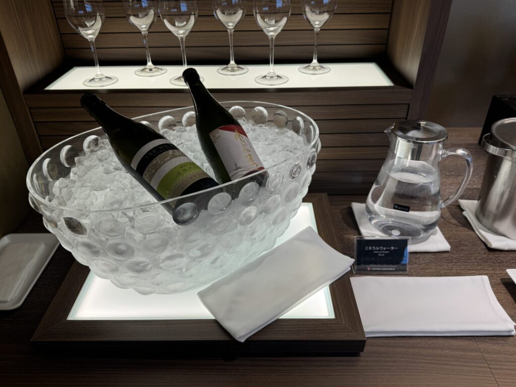 JALファーストクラスラウンジ フードエリア アルコール