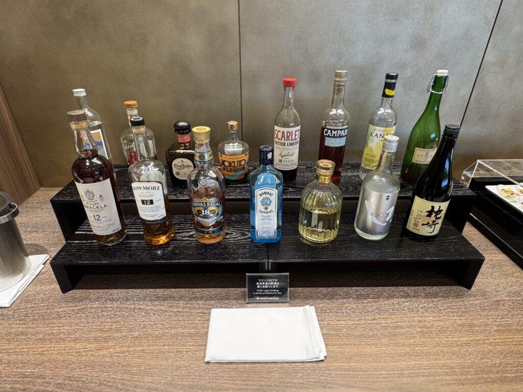 JALファーストクラスラウンジ フードエリア アルコール