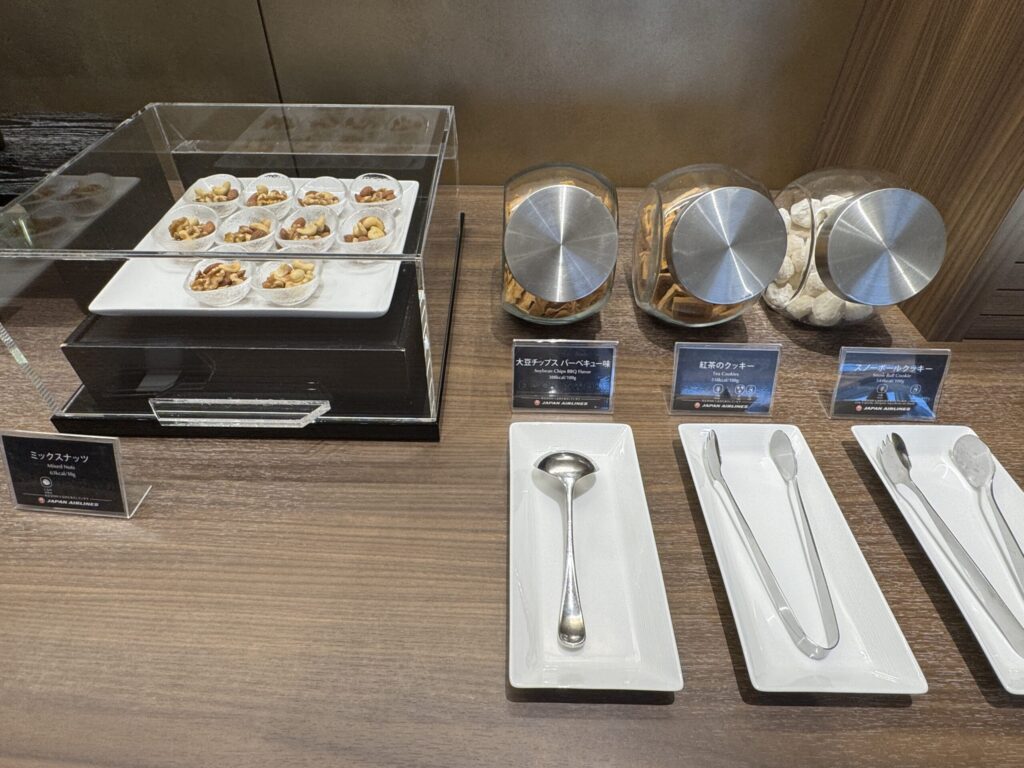 JALファーストクラスラウンジ フードエリア 軽食