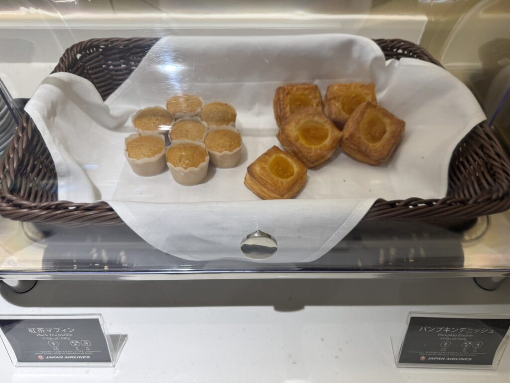 JALファーストクラスラウンジ フードエリア 軽食